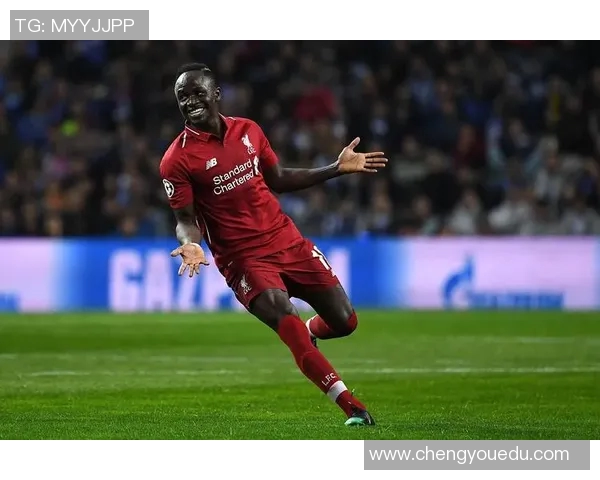 足球明星送上新年祝福愿你在新的一年里梦想成真健康快乐如球场上的胜利